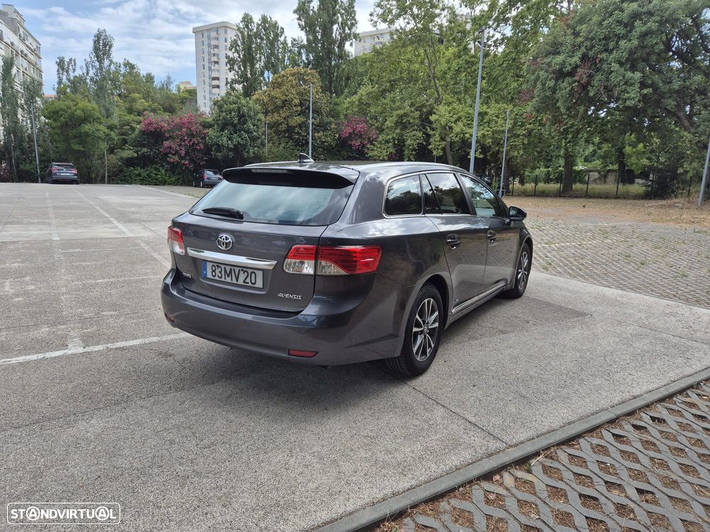 Toyota Avensis SW 2.0 D-4D Luxury - 2