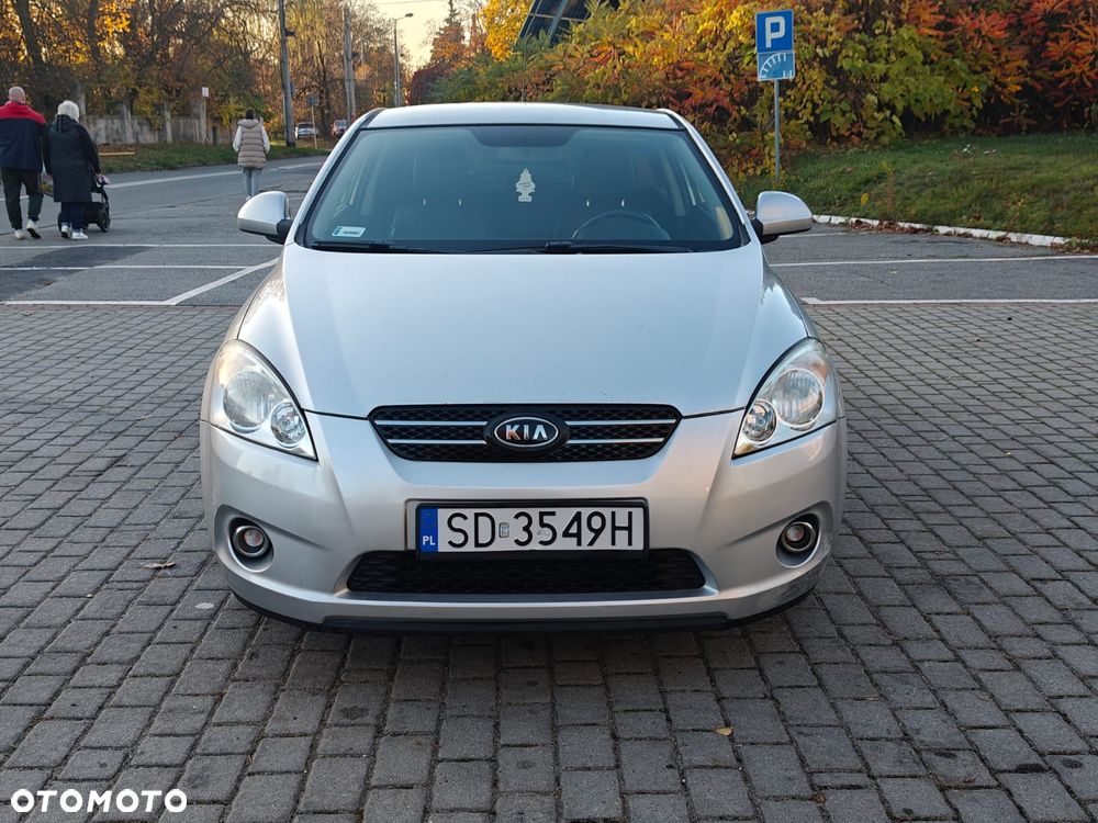 Kia Ceed - 36