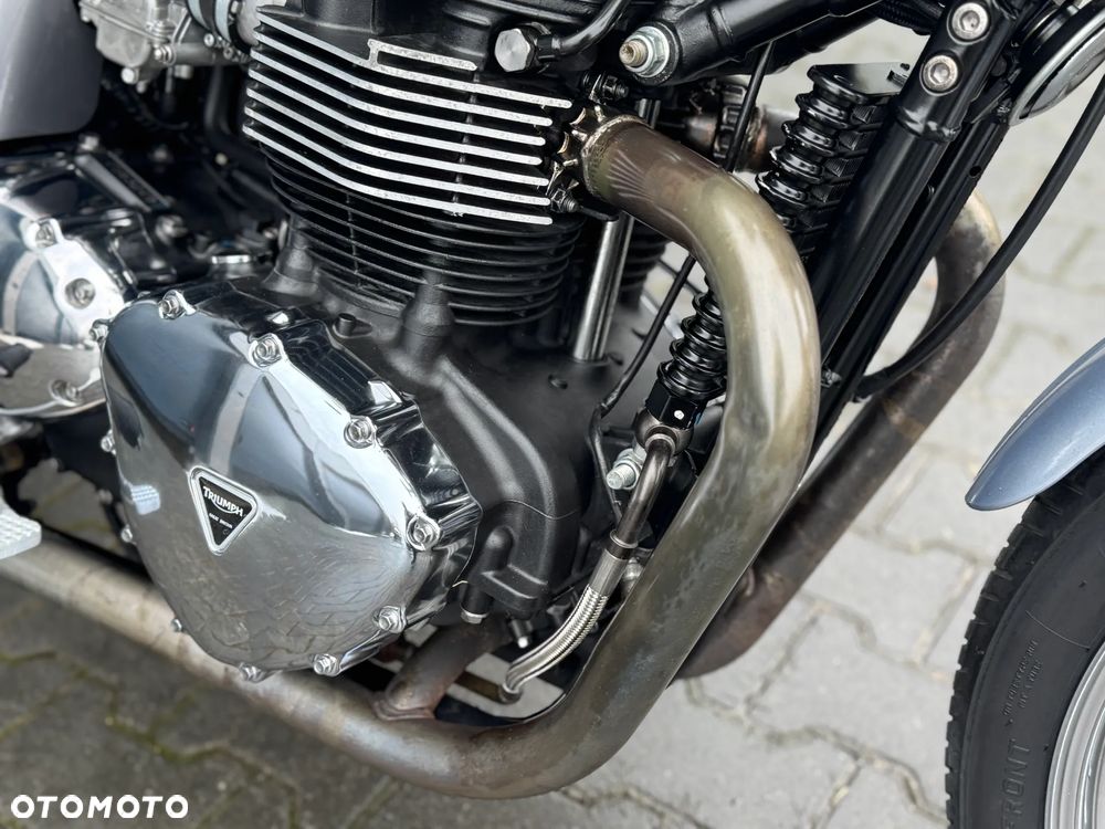Triumph Bonneville - 22