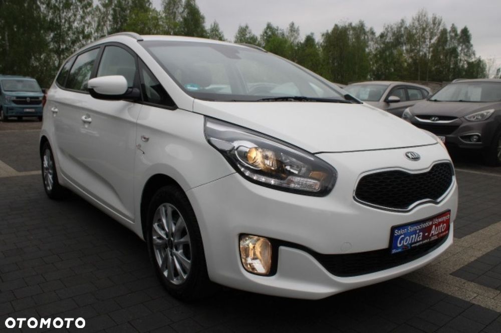 Kia Carens - 11