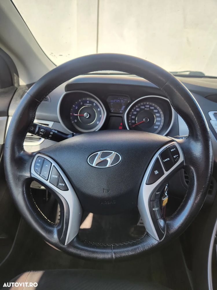 Hyundai Elantra 1.6 MPi - 3