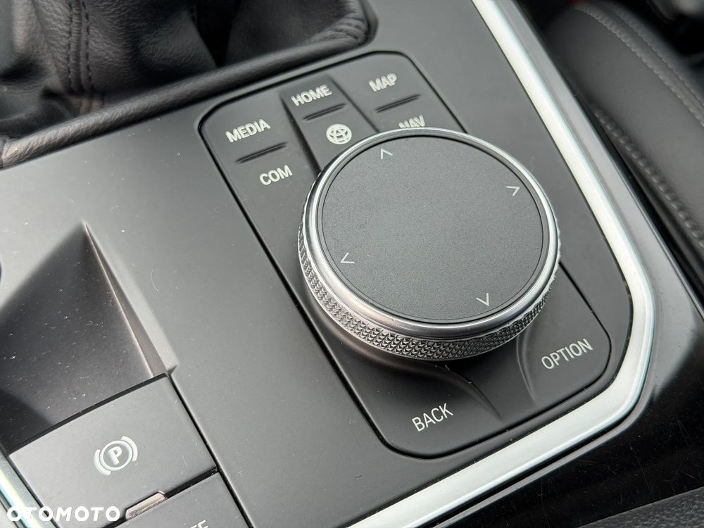 BMW Seria 3 318i - 22