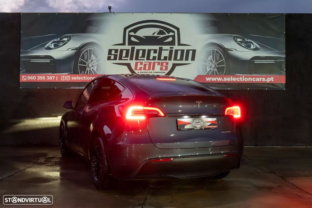 Tesla Model Y Long Range Dual Motor AWD - 18