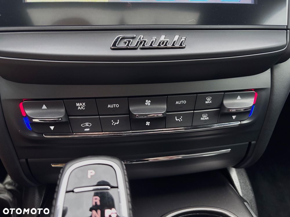 Maserati Ghibli S - 30