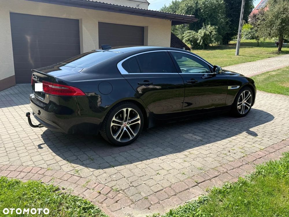 Jaguar XE 2.0 D Prestige - 6