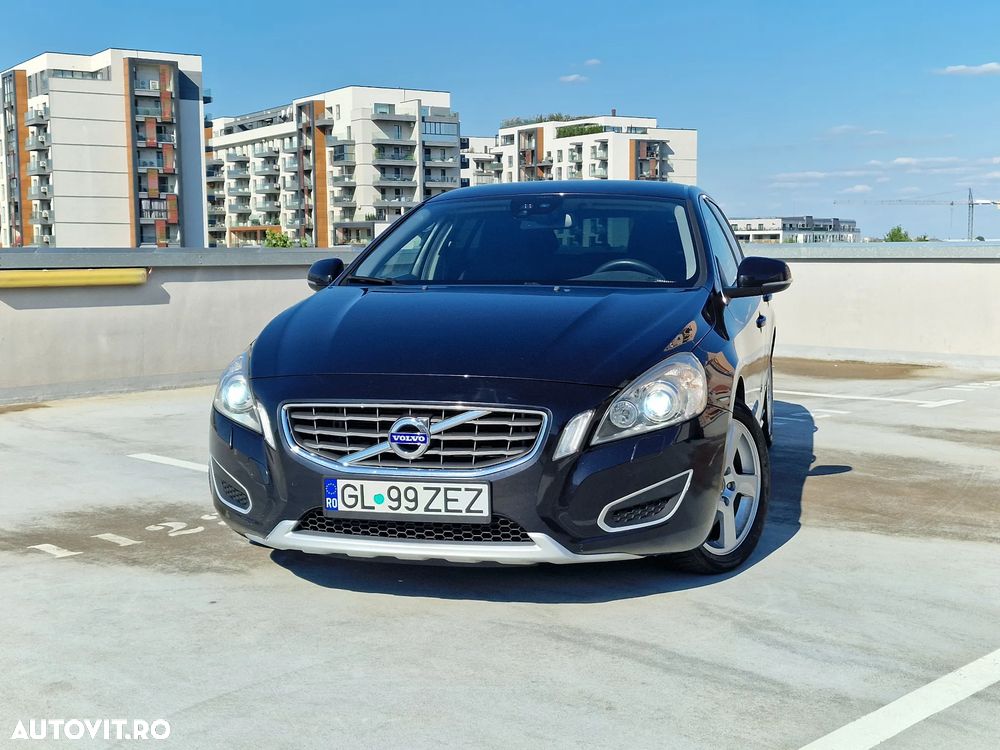 Volvo V60 D5 Geartronic Momentum - 2