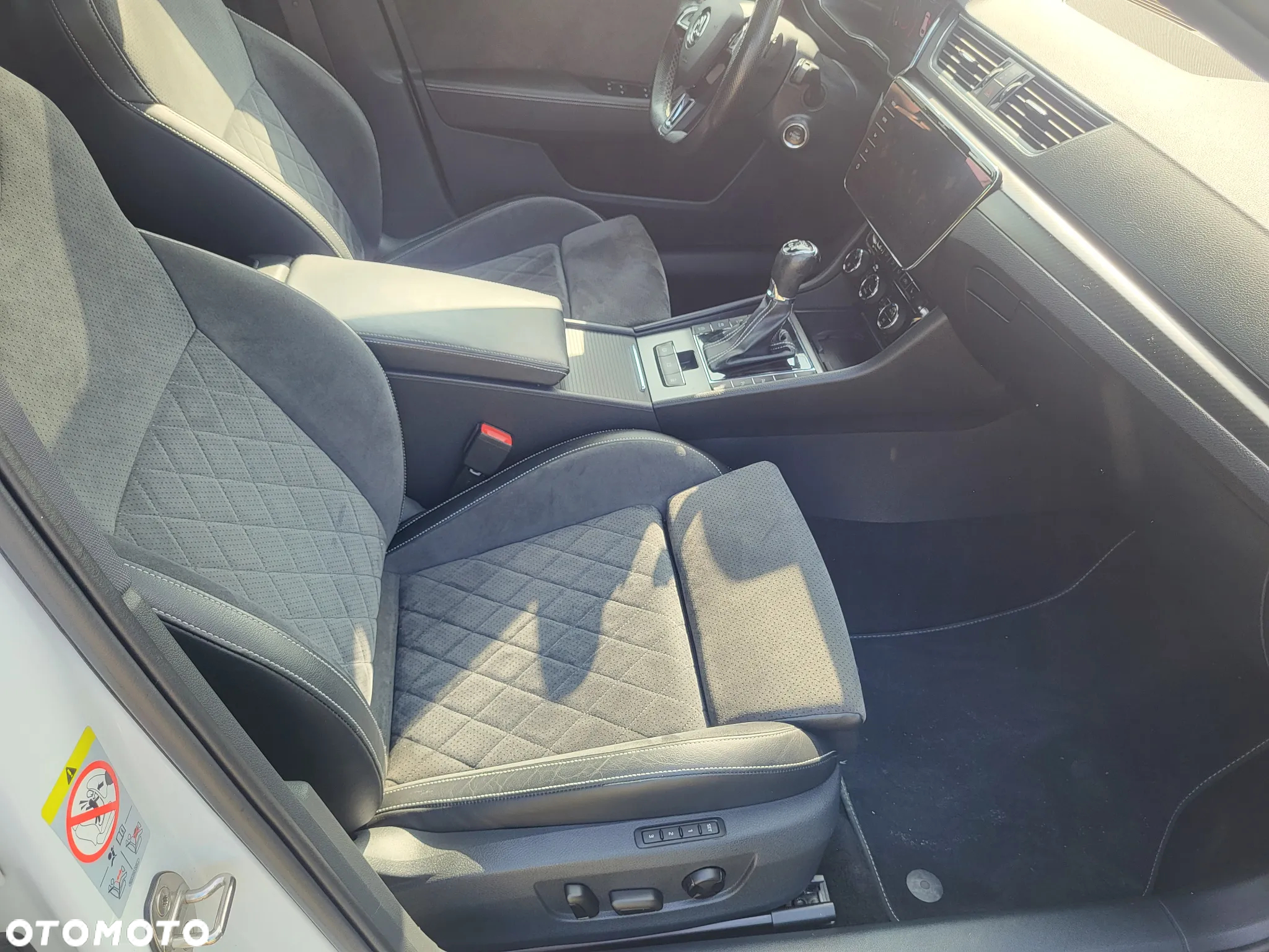 Skoda Superb 2.0 TSI 4x4 DSG Sportline - 30