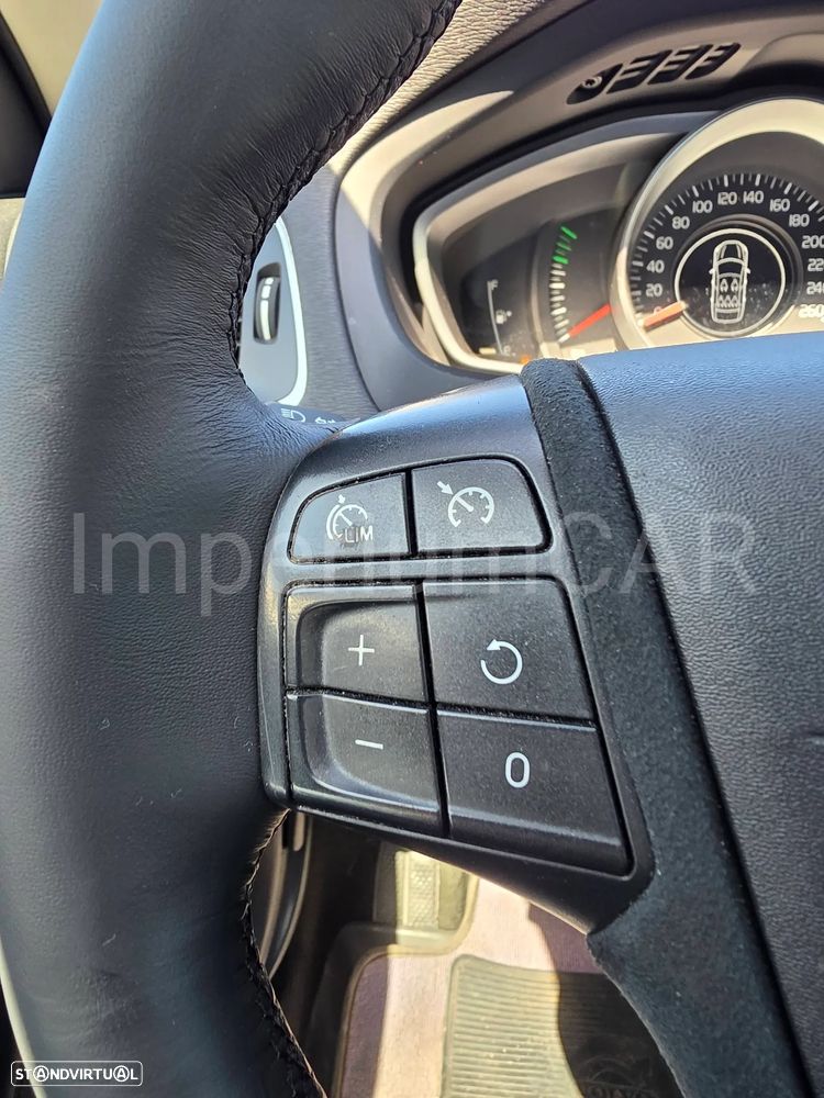 Volvo V40 Cross Country D2 Summum - 16