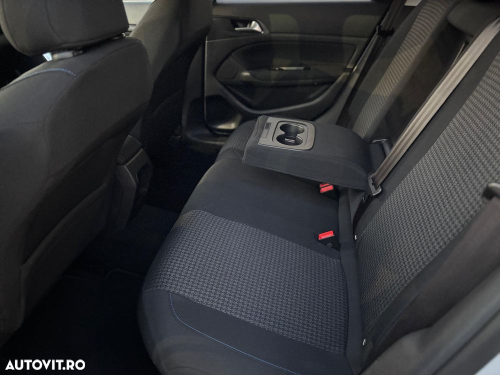 Peugeot 308 - 8