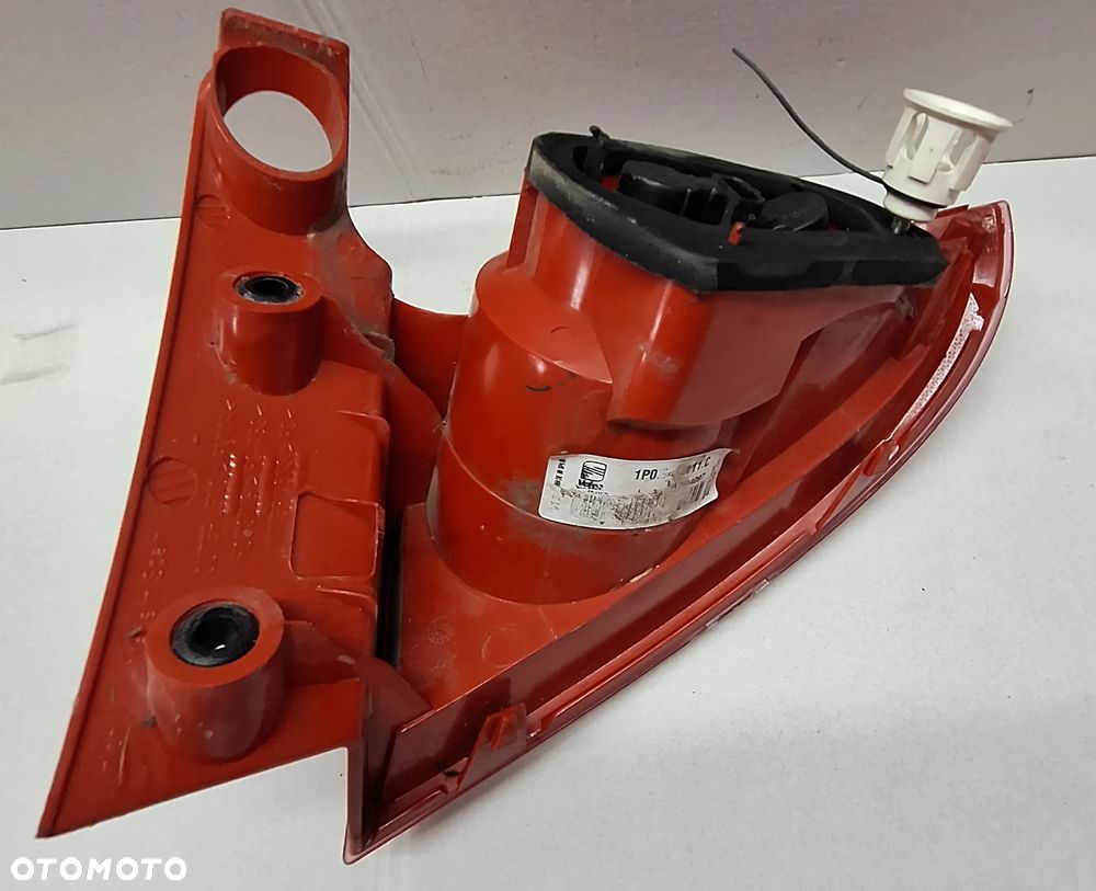LAMPA TYLNA NAROŻNA  LEWA -SEAT LEON II /2005 ROK /EUROPA - 2