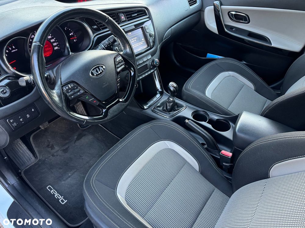 Kia Ceed 1.6 CRDi 136 ISG Platinum Edition - 9