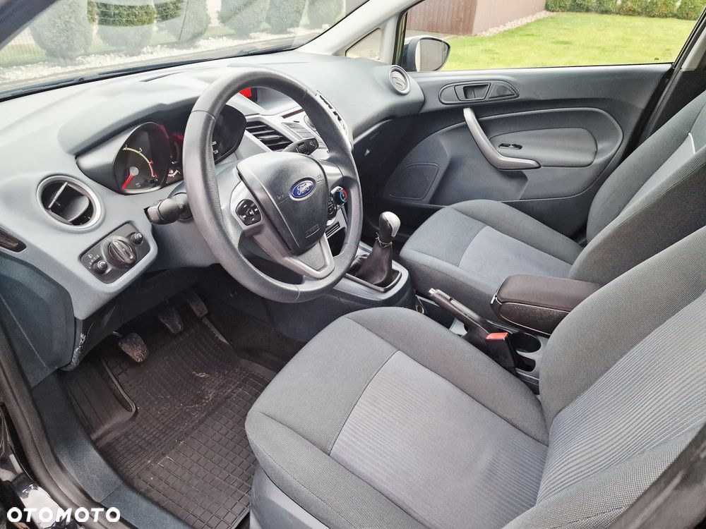 Ford Fiesta - 25