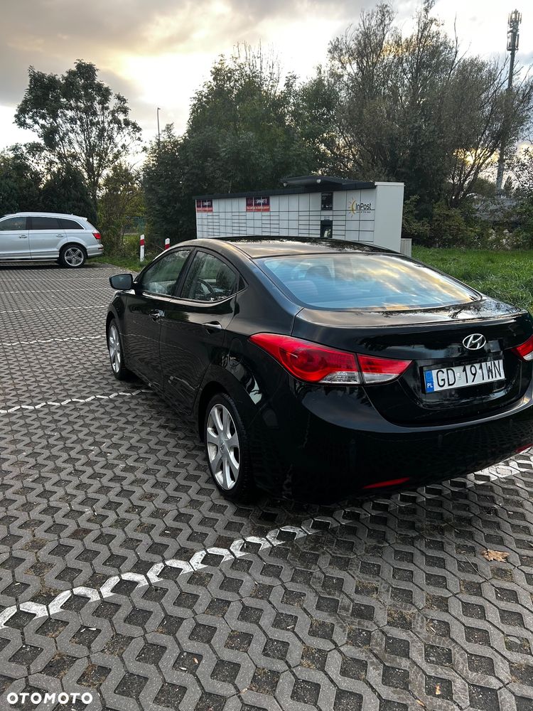 Hyundai Elantra - 16