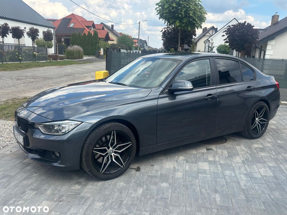 BMW Seria 3 328i - 1