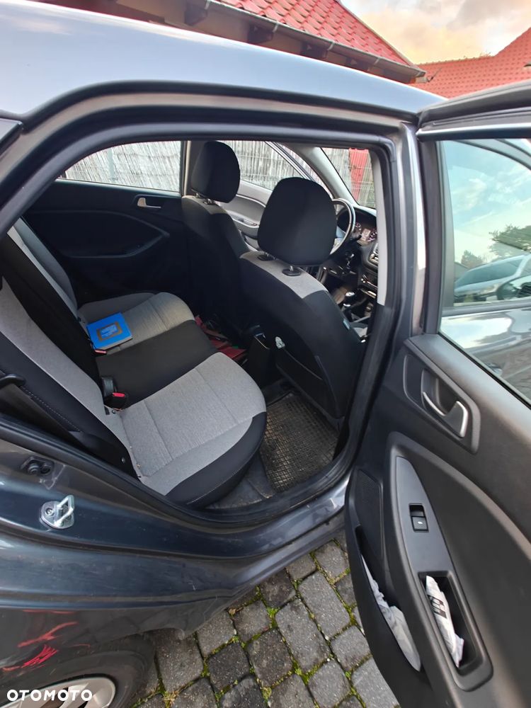 Hyundai i20 - 12