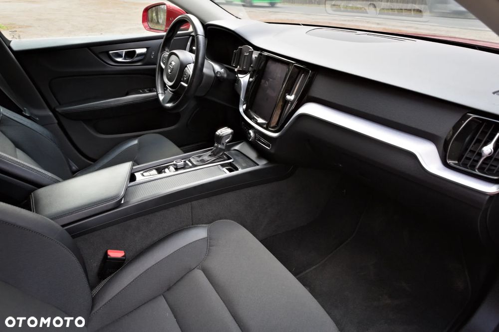 Volvo V60 D4 Momentum - 27