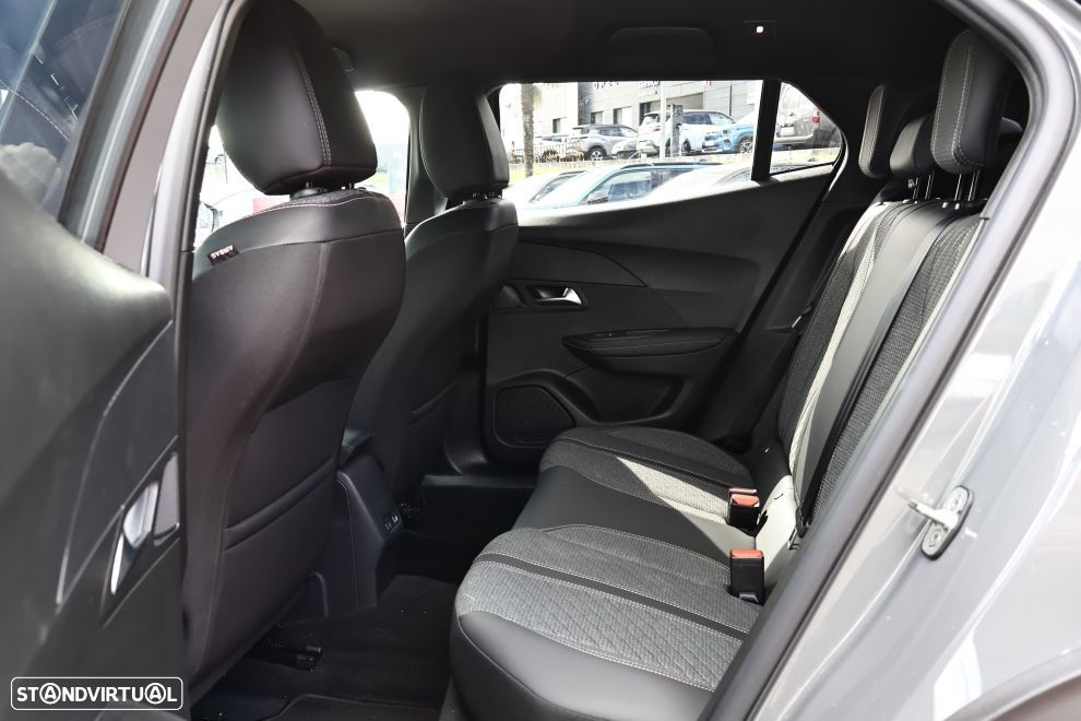 Peugeot 2008 1.2 PureTech Allure - 17