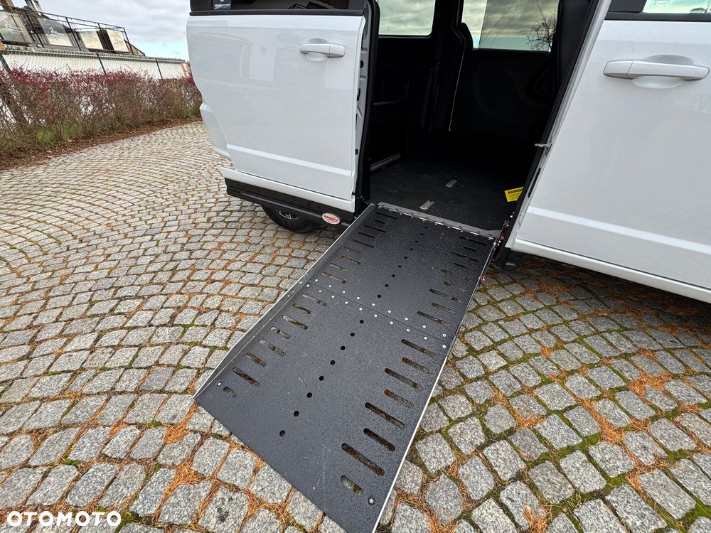 Dodge Grand Caravan 3.6 R/T - 32