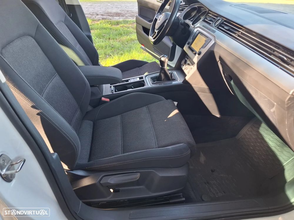 VW Passat 1.6 TDI Trendline - 18