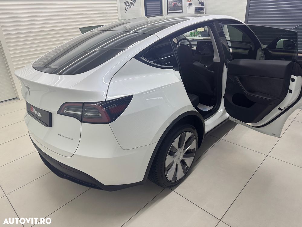 Tesla Model Y Long Range Dual Motor AWD - 16