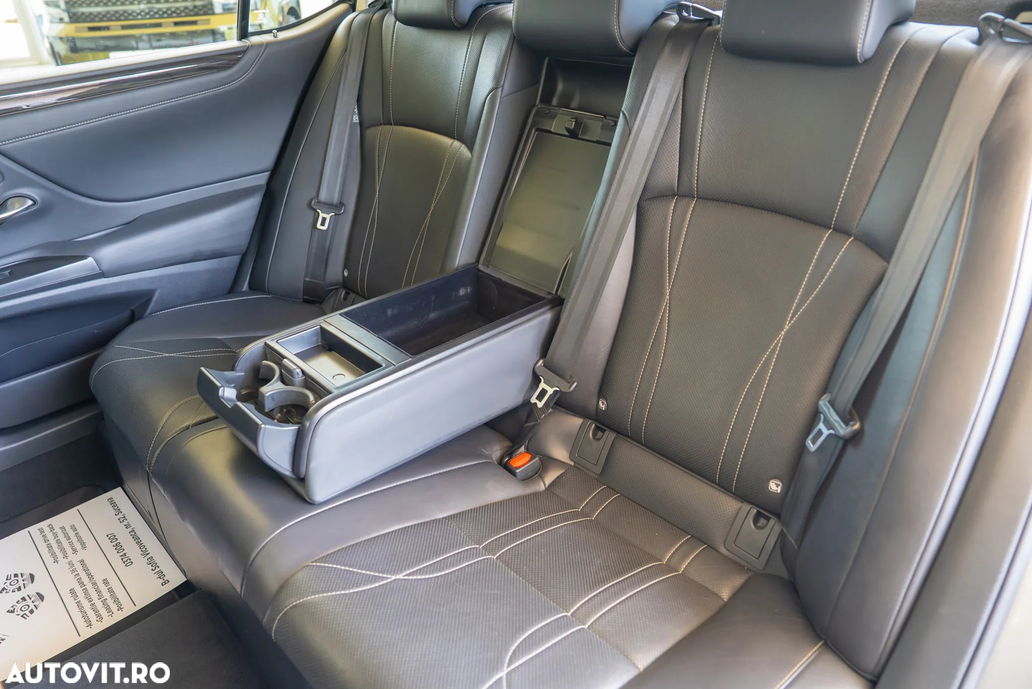 Lexus Seria ES 300h 2.5 TNGA HV 25H- 4X2 CVT Executive - 24