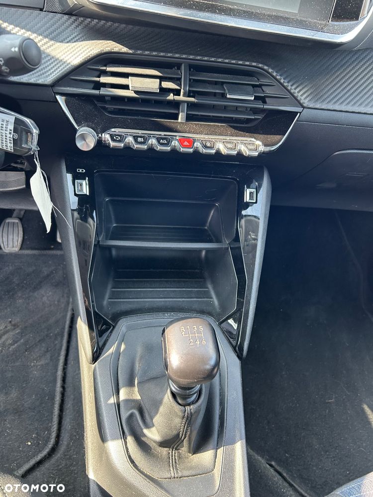 Peugeot 208 - 4