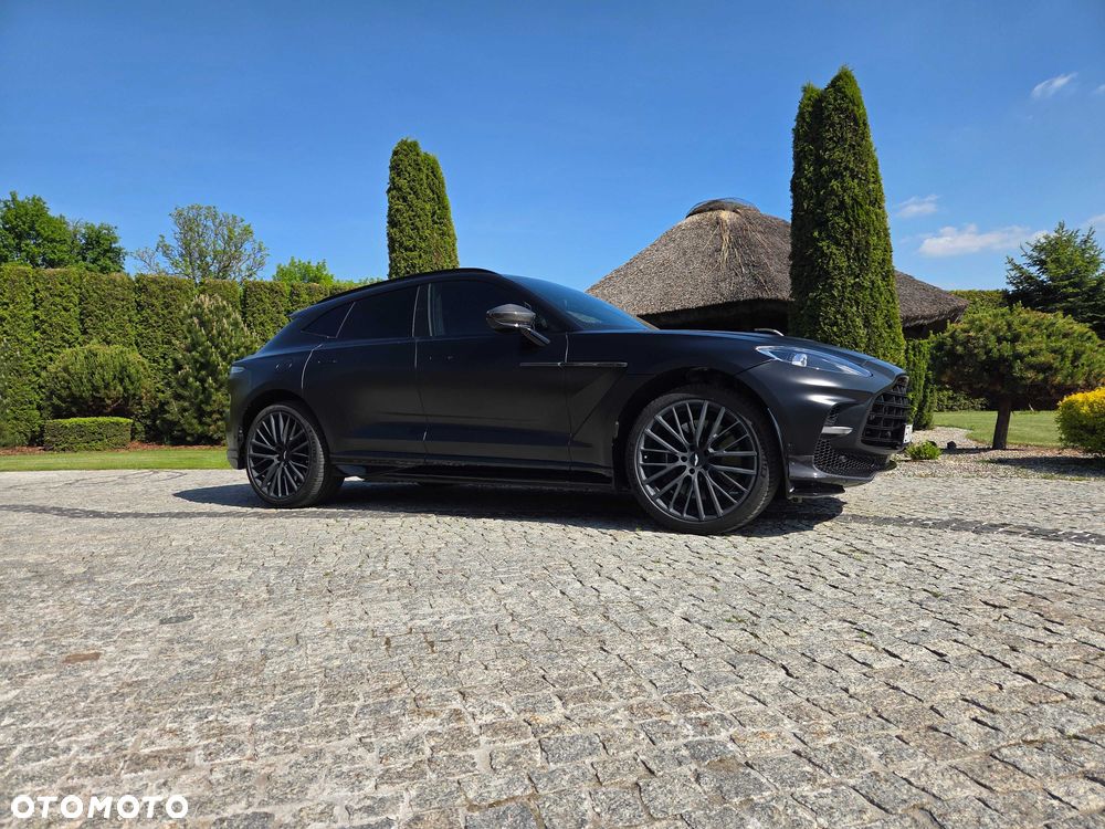 Aston Martin DBX - 3
