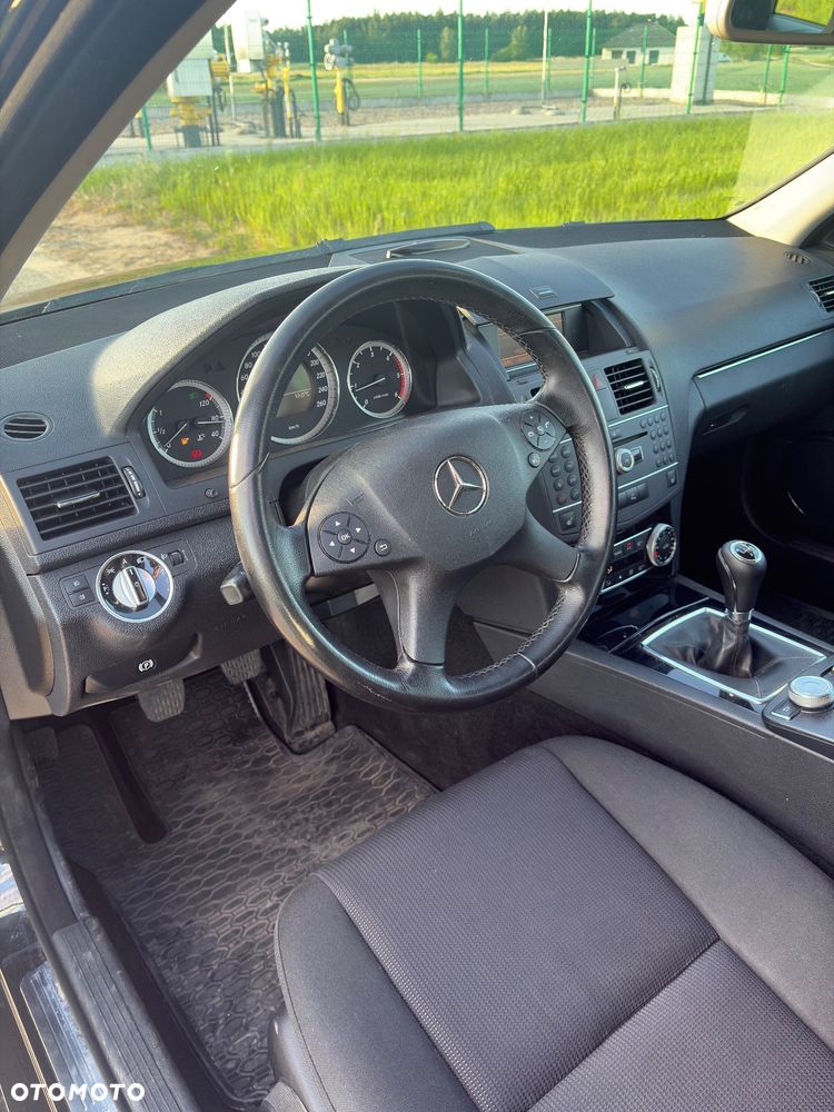 Mercedes-Benz Klasa C 220 CDI BlueEff Avantgarde - 14