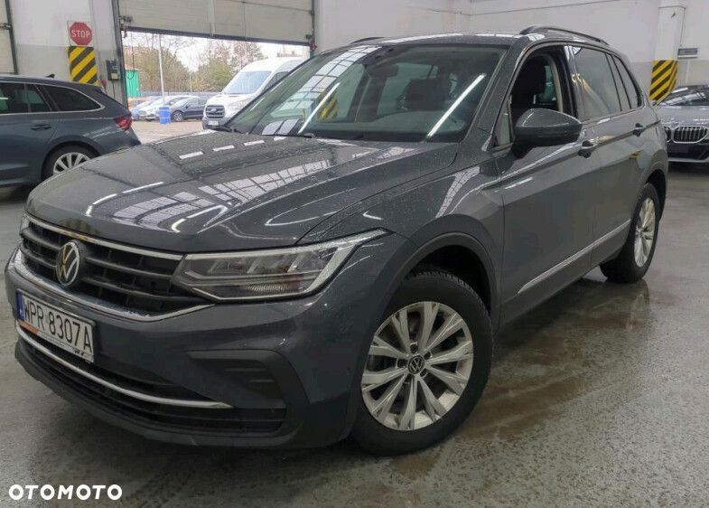Volkswagen Tiguan - 1