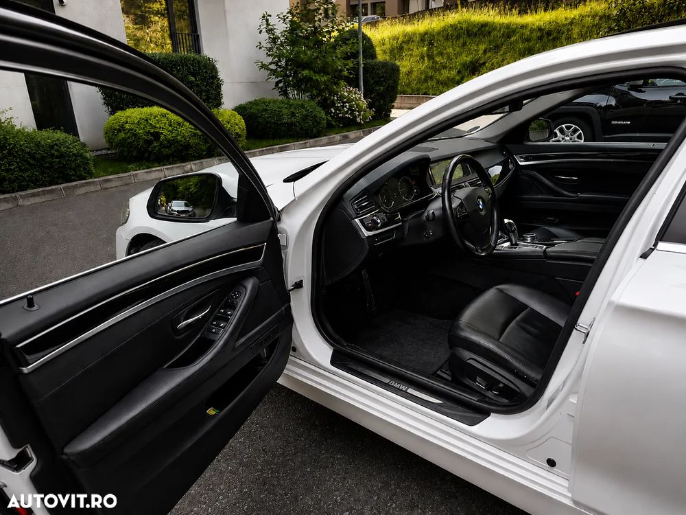 BMW Seria 5 520d Aut. Luxury Line - 11