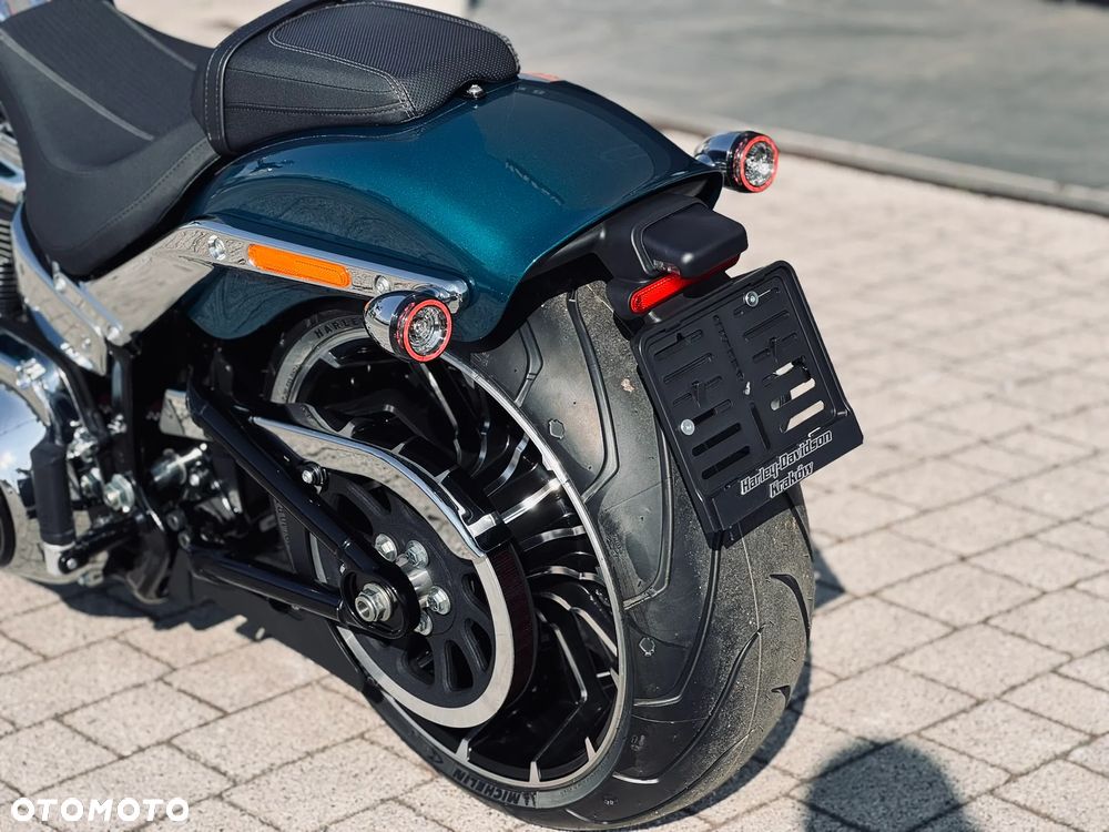 Harley-Davidson Softail Breakout - 21