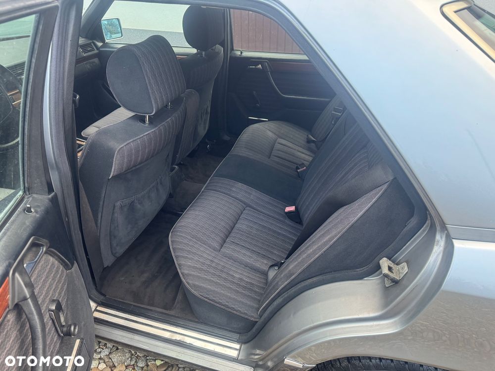 Mercedes-Benz W124 (1984-1993) - 13