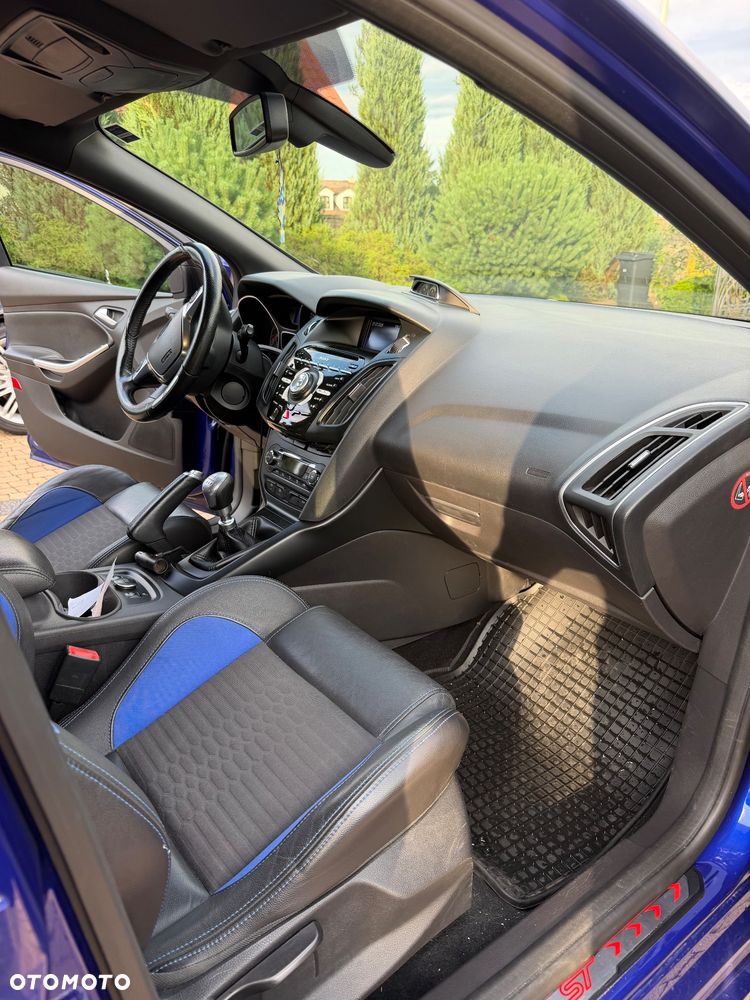 Ford Focus 2.0 EcoBoost ST - 17