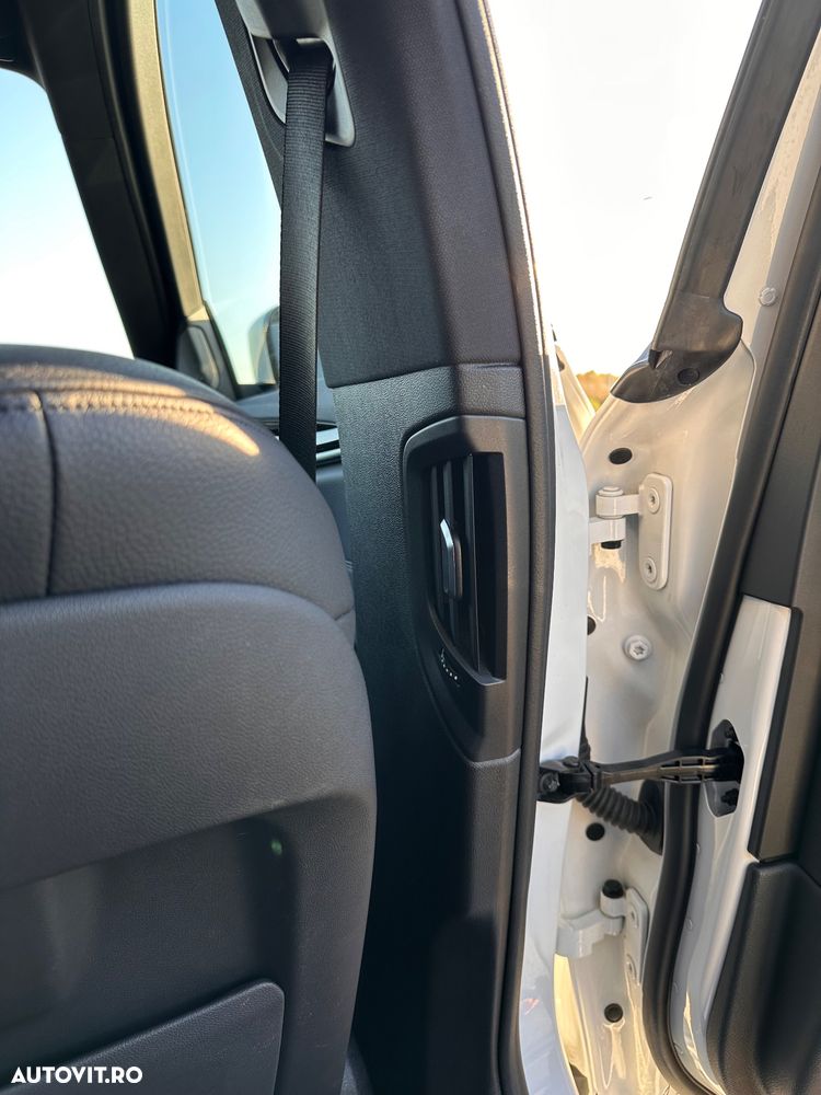 BMW Seria 5 530i AT MHEV - 12