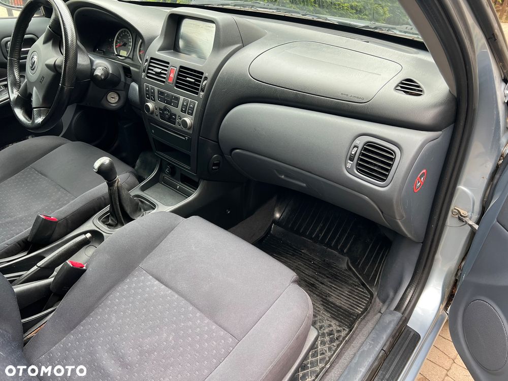 Nissan Almera - 5