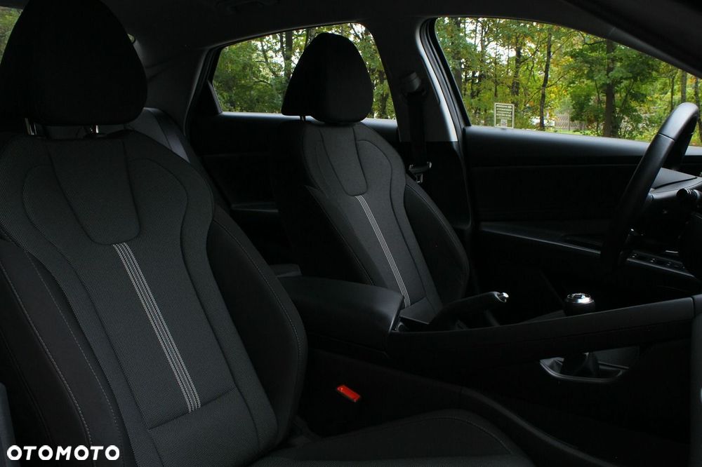 Hyundai Elantra - 16