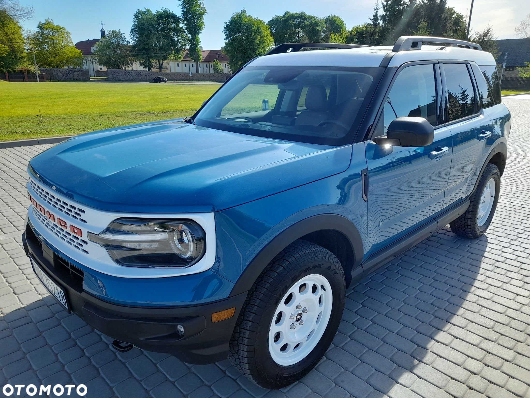 Ford Bronco - 1