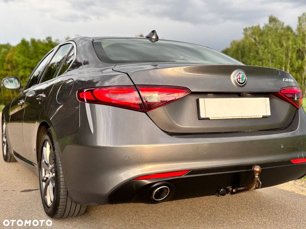 Alfa Romeo Giulia 2.2 AT8 Executive - 8