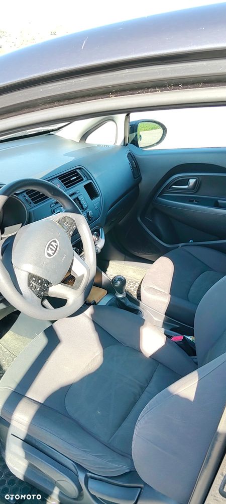 Kia Rio - 11