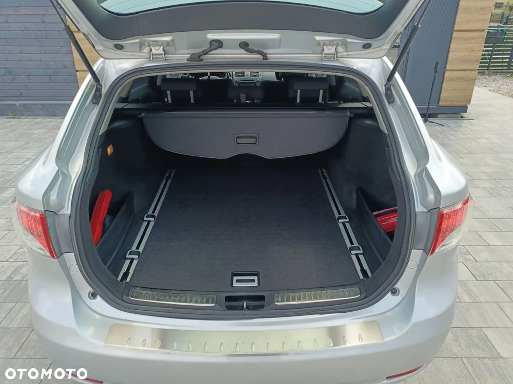 Toyota Avensis - 9