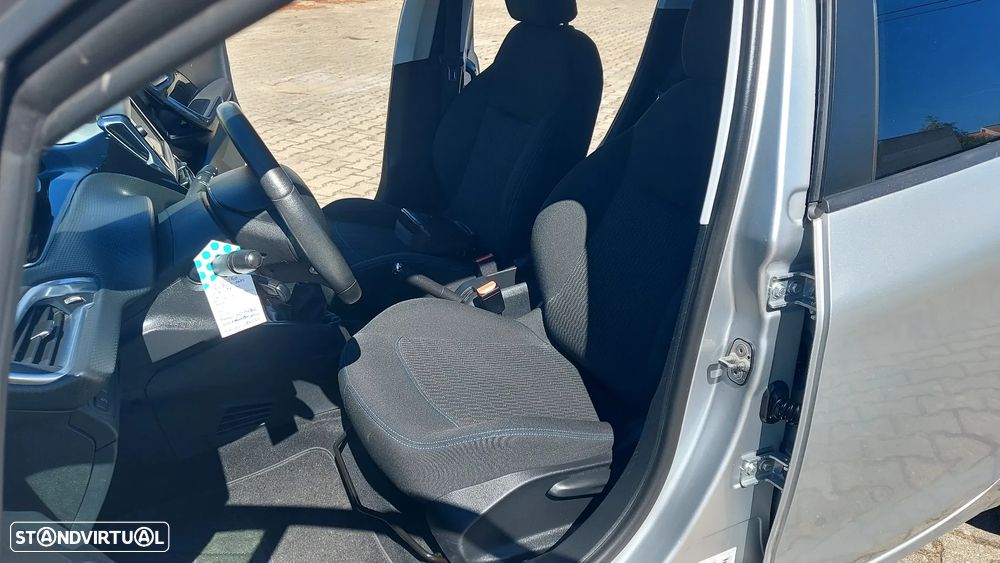 Peugeot 208 82 VTI Style - 10