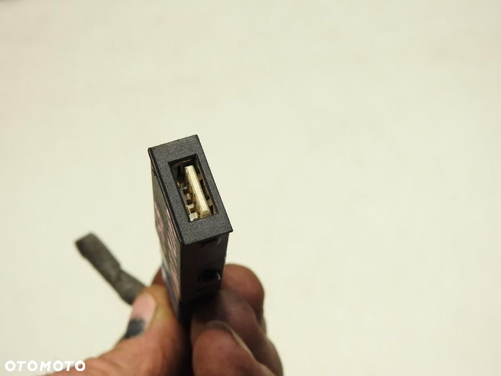 GNIAZDO USB OPEL ASTRA J 13348688 - 3