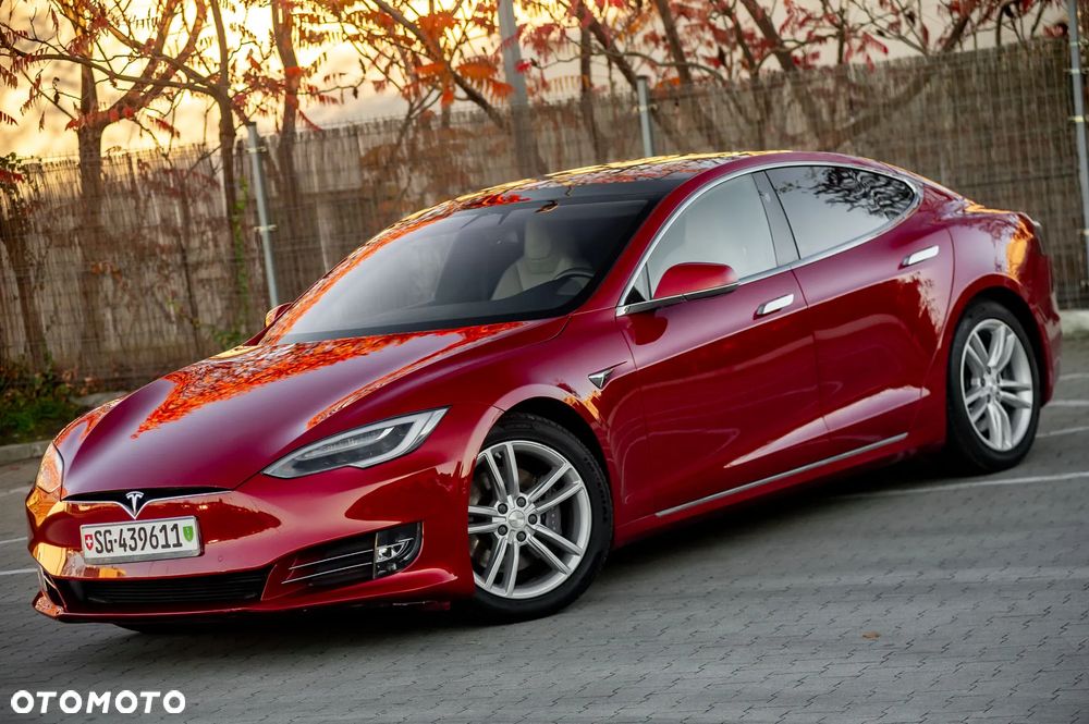 Tesla Model S - 7