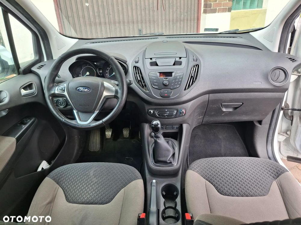 Ford Transit Courier - 10