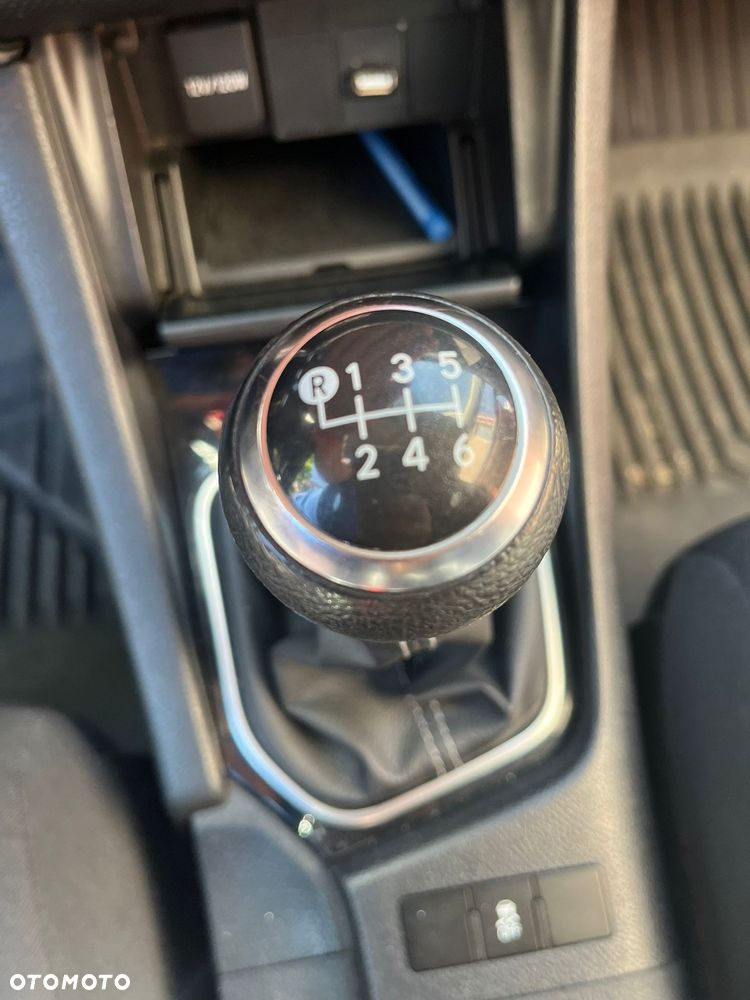 Toyota Auris 1.6 Premium - 18