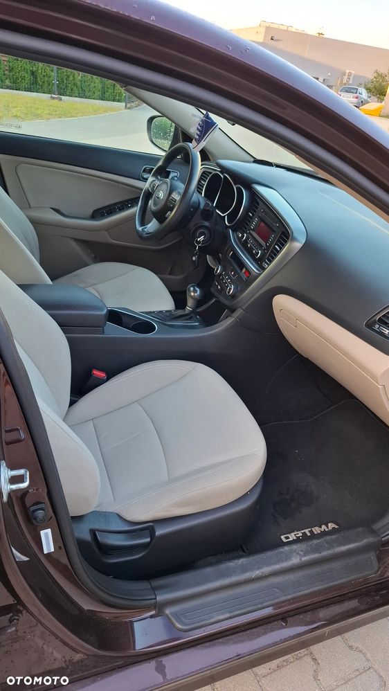 Kia Optima 2.0 L - 8