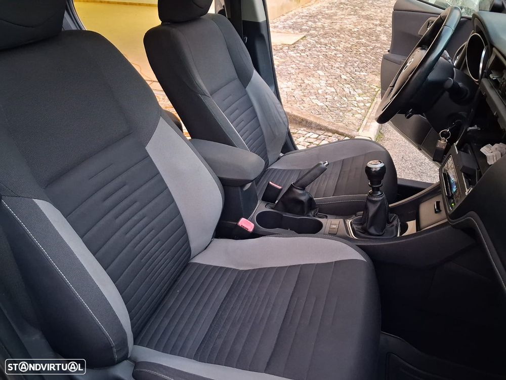 Toyota Auris Touring Sports 1.4 D-4D Comfort - 26