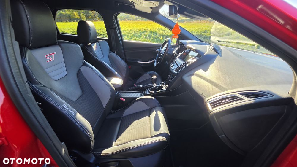 Ford Focus 2.0 EcoBoost ST mit Leder-Sport-Paket - 18