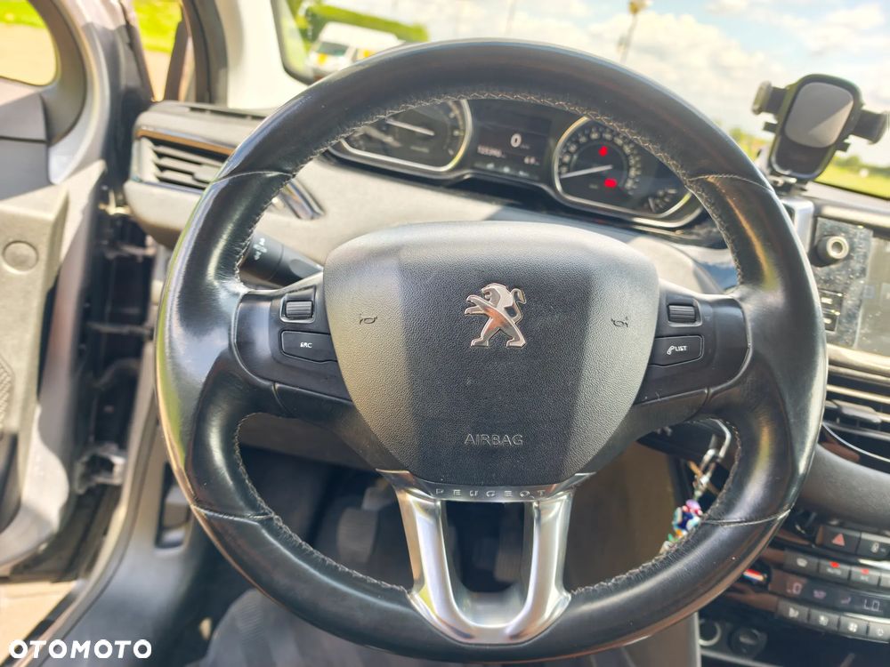 Peugeot 2008 1.2 Pure Tech Style EU6 - 28