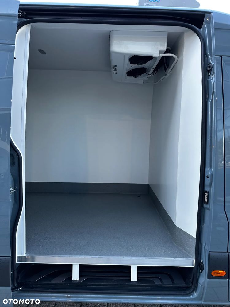 Mercedes-Benz Sprinter - 22
